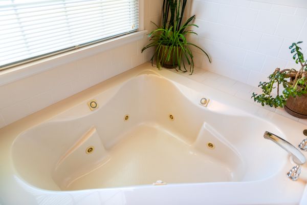 Cost of Soaking Tub Installation in Milwaukee