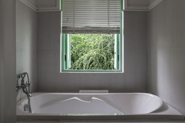 Cost of Fiberglass Tub Installation in Milwaukee