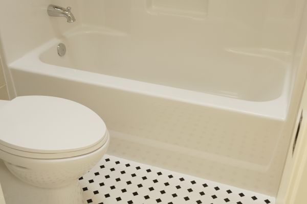 Cost of Fiberglass Tub Replacement in Milwaukee